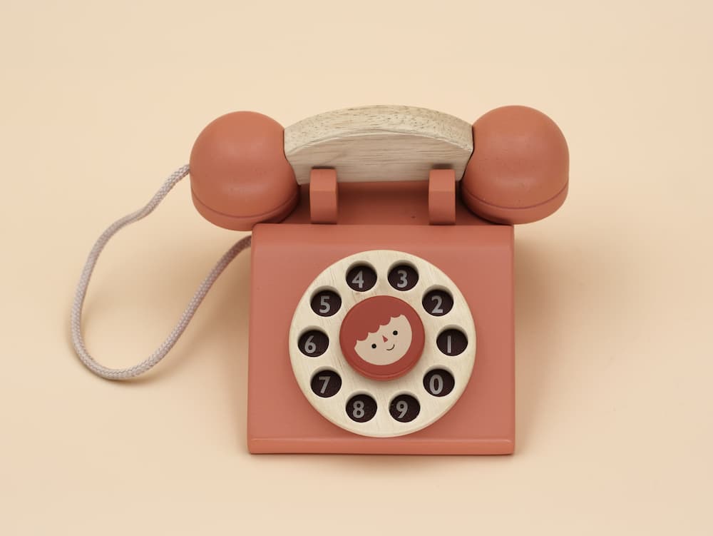 Téléphone vintage en bois