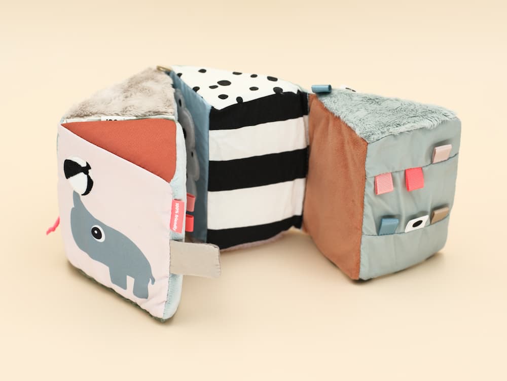 Cube multisensoriel dépliable