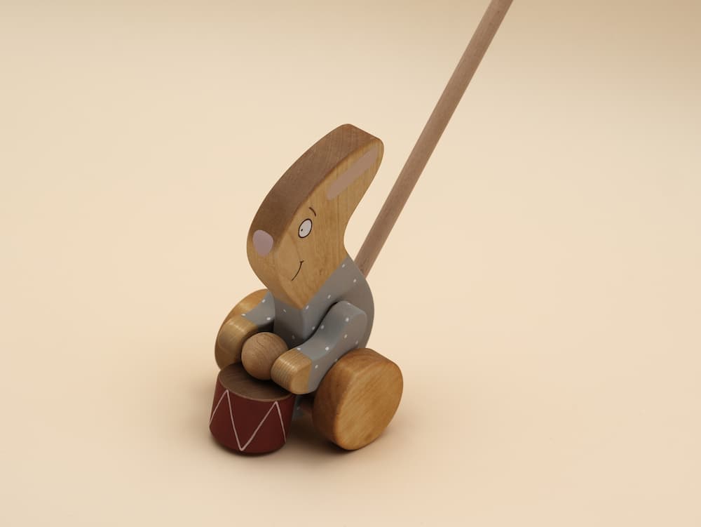 Lapin en bois à pousser