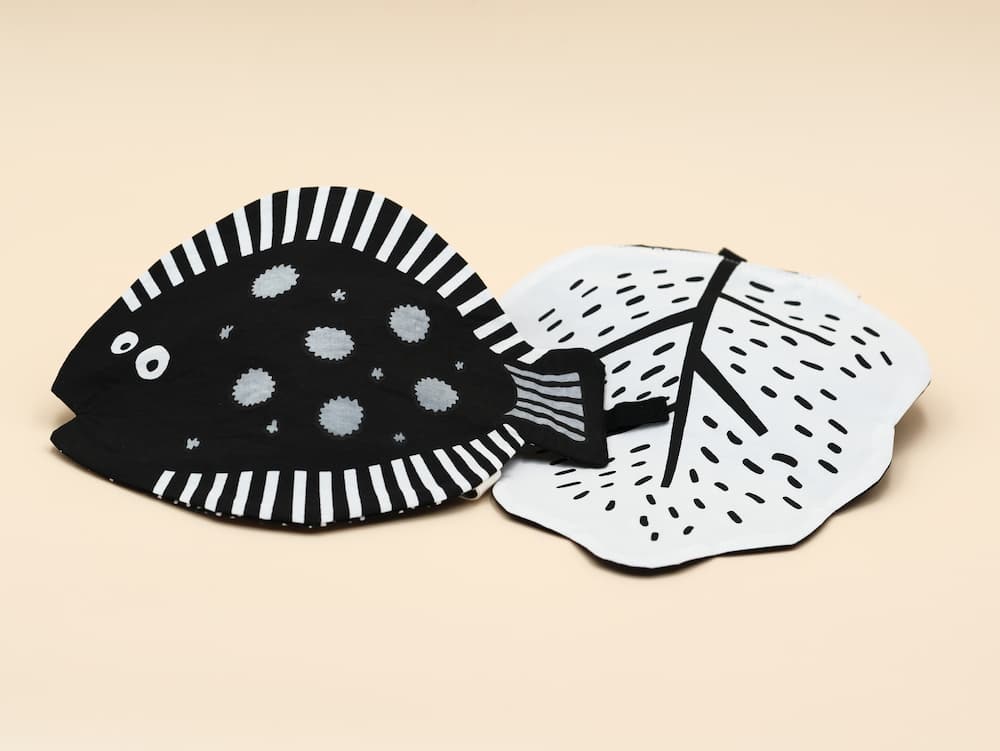 Poisson et feuille crépitants