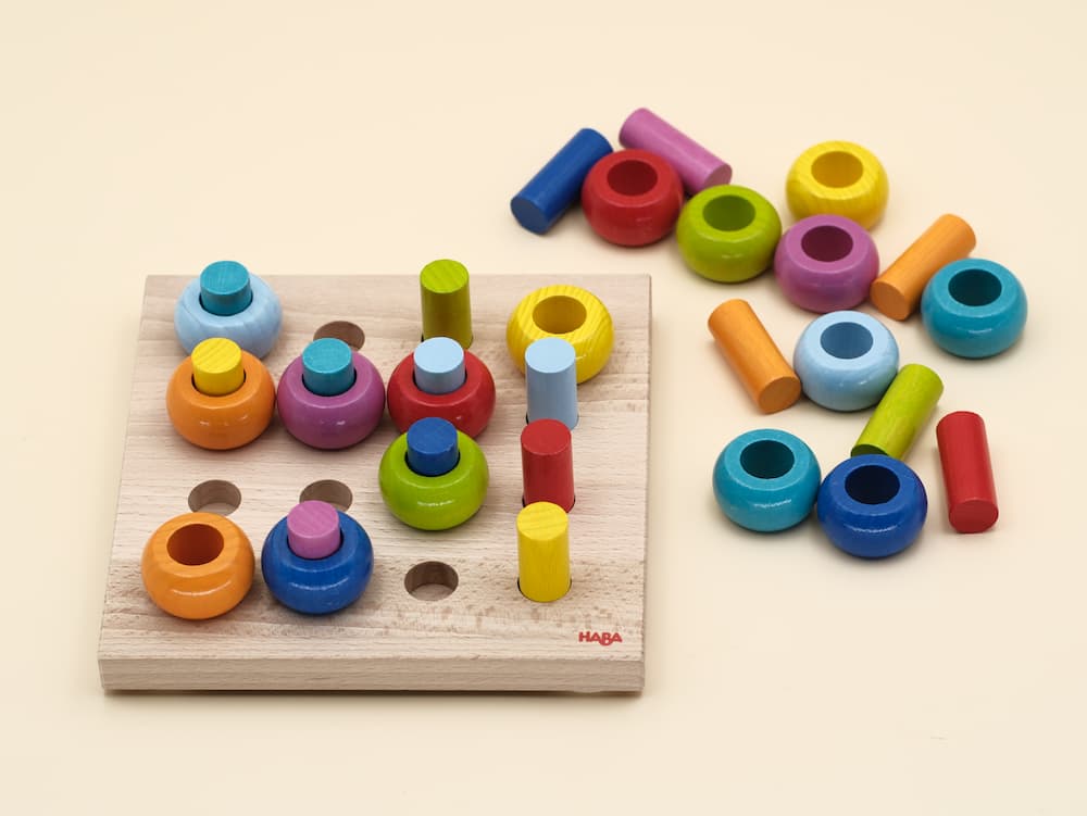 Jeu à enficher - Anneaux multicolores