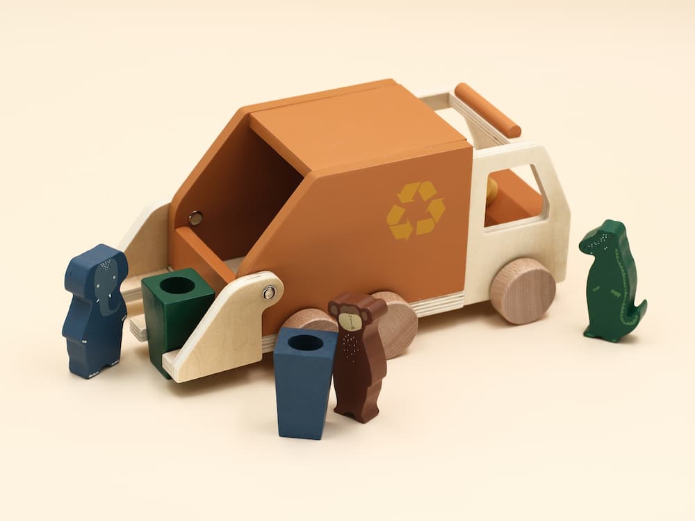 Camion poubelle en bois