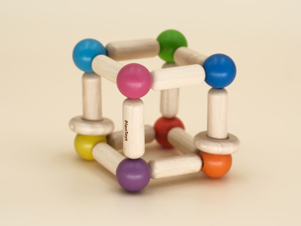 Hochet cubique à attraper